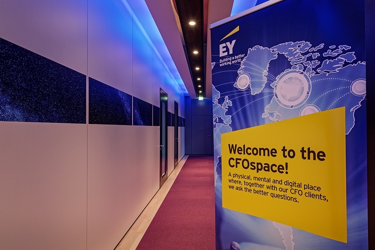 EY CFOspace immersive Workshop Präsentation digital Content Interkative Displays presentation interactive av concept